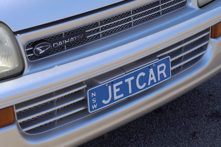 Hai chiếc xe khác thường này là đôi bạn song hành trong những buổi biểu diễn của Nicotra, và chúng chắc chắn mang tới niềm vui cho nhiều người người hâm mộ