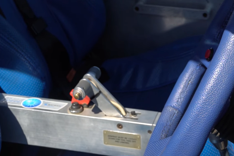 Nó cũng không phải là chiếc xe duy nhất chạy bằng động cơ phản lực trong garage của Nicotra; anh ta cũng sở hữu một chiếc xe tải quái vật nhưng có lẽ không điên rồ như chiếc Mira này.