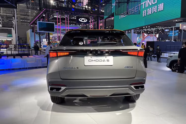 Những mẫu xe mang thương hiệu Omoda trong tương lai sẽ được thiết kế để nhắm đến đối tượng khách hàng Gen Z, sinh sau năm 1995 theo giải thích của hãng Chery. Trong khi đó, ông Gao Xinhua, quyền giám đốc của hãng Chery, cho biết "Omoda 5 là mẫu xe được phát triển trong 18 tháng để trở thành sản phẩm toàn cầu thực thụ và đã nhận được những phản hồi tích cực ở cả thị trường trong nước lẫn nước ngoài".
