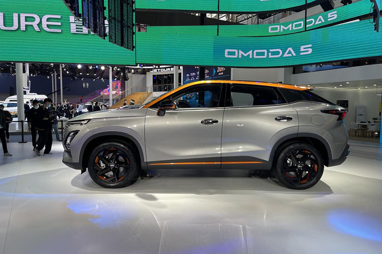 Hiện Chery Omoda 5 đã bắt đầu được sản xuất tại nhà máy ở Trung Quốc. Ông Yin Tongyue, chủ tịch của hãng Chery, hi vọng mẫu SUV cỡ B này sẽ "thiết lập tiêu chuẩn mới cho thương hiệu về chỉ số hài lòng của khách hàng, khả năng cạnh tranh, tư duy kỹ thuật số, sản xuất và chất lượng". Được biết, Omoda 5 là mẫu xe đầu tiên được phát triển dưới chiến lược Chery 4.0 mới.