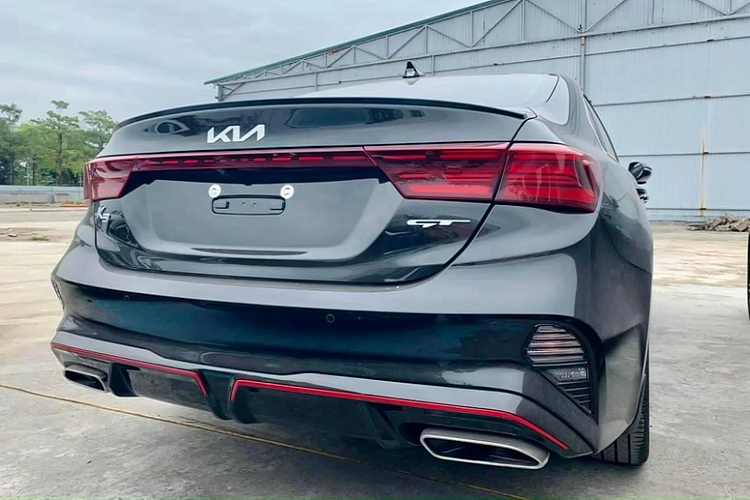 Hiện tại Kia K3 là mẫu xe bán chạy trong phân khúc vì yếu tố giá bán dễ tiếp cận và nhiều trang bị hấp dẫn trong tầm giá. Dòng xe K3 này thường được mua về sử dụng để chạy dịch vụ và mang “mác” xe chạy dịch vụ.