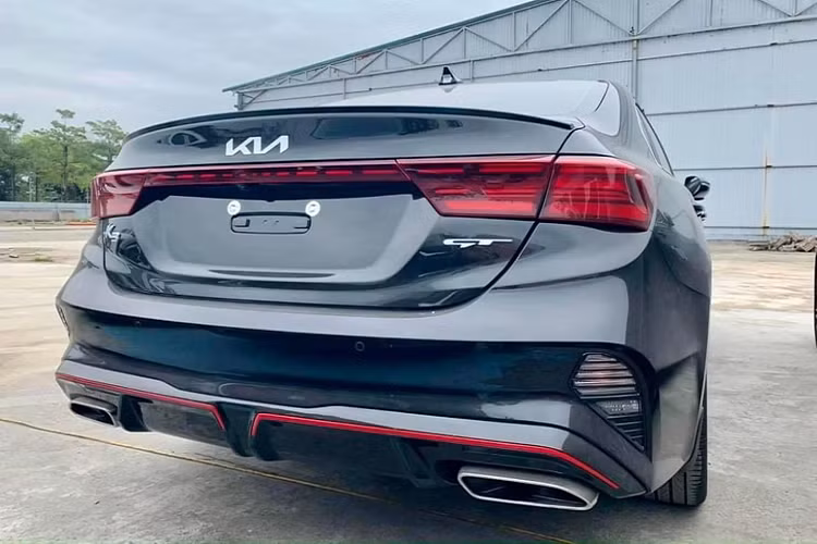 Hiện tại Kia K3 là mẫu xe bán chạy trong phân khúc vì yếu tố giá bán dễ tiếp cận và nhiều trang bị hấp dẫn trong tầm giá. Dòng xe K3 này thường được mua về sử dụng để chạy dịch vụ và mang “mác” xe chạy dịch vụ.