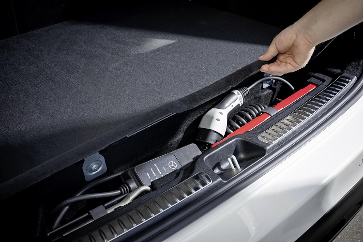 Bản này được trang bị động cơ xăng 4 xy-lanh với dung tích 2.0L, có công suất 204 mã lực (150 kW), mô-men xoắn cực đại 320 Nm kết hợp với mô-tơ điện công suất 100 kW, mô-men xoắn cực đại 440 Nm. Tổng công suất đạt 313 mã lực (230 kW), mô-men xoắn cực đại 550 Nm.