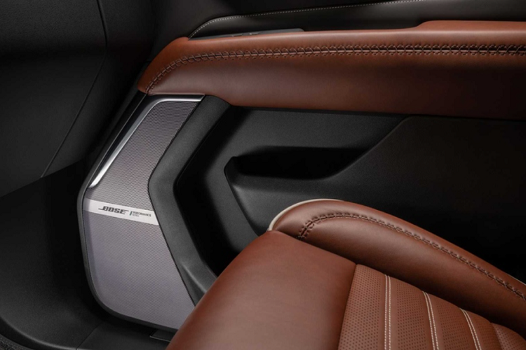 Mẫu SUV cỡ lớn cũng được trang bị màn hình trung tâm 10,2 inch tích hợp sẵn Google, tương thích với cả Apple CarPlay và Android Auto.