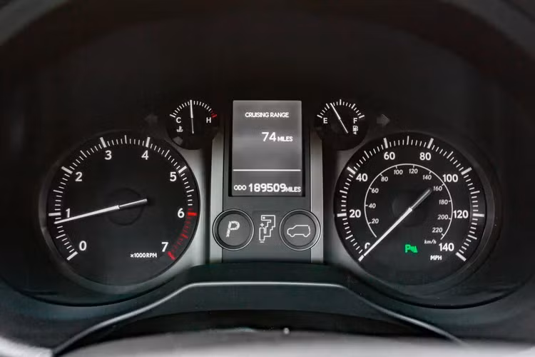 Động cơ V8 của GX 460 2010 tạo ra công suất 301 mã lực và 446 Nm mô-men, sức mạnh được truyền xuống 4 bánh thông qua hộp số tự động 6 cấp.