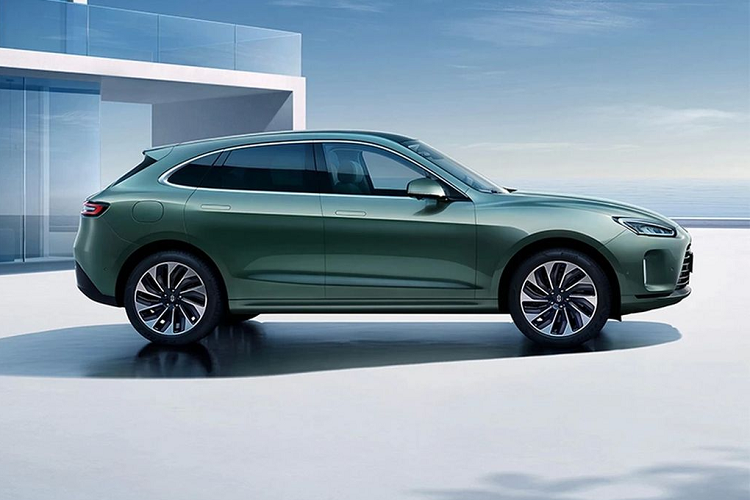 Mức giá xe Aito M5 2023 tại Trung Quốc khởi điểm từ 39.524 USD (khoảng 903 triệu đồng) cho bản RWD, phiên bản AWD có giá 44.271 USD (khoảng 1,01 tỷ đồng) và Aito M5 AWD hàng đầu có giá 50.600 USD (khoảng 1,16 tỷ đồng).