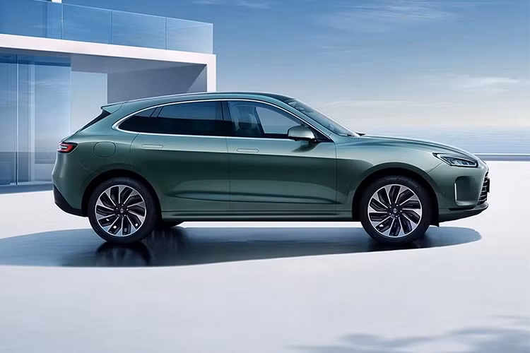 Mức giá xe Aito M5 2023 tại Trung Quốc khởi điểm từ 39.524 USD (khoảng 903 triệu đồng) cho bản RWD, phiên bản AWD có giá 44.271 USD (khoảng 1,01 tỷ đồng) và Aito M5 AWD hàng đầu có giá 50.600 USD (khoảng 1,16 tỷ đồng).