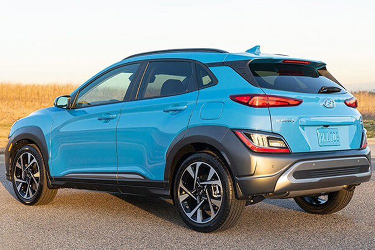 Thông số kỹ thuật và giá xe Hyundai Kona 2023 cũng sẽ sớm được công bố nhưng các tùy chọn hệ thống truyền động dự kiến sẽ lặp lại với động cơ 4 xi-lanh 1,6 lít hybrid cho công suất kết hợp là 139 mã lực và mô-men xoắn 264 Nm.