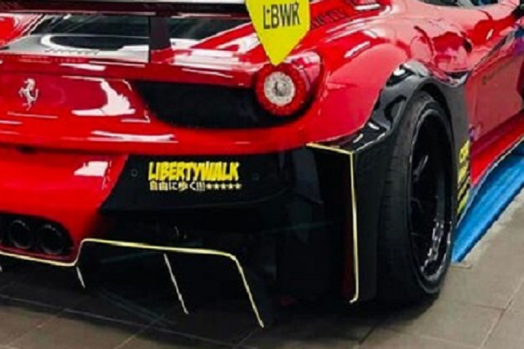 CEO của Liberty Walk từng bay sang Việt Nam cùng đội ngũ của mình thực hiện cho 1 khách hàng sở hữu Ferrari 458 Italia nhưng muốn độ xe Liberty Walk chính hãng, đây cũng là siêu xe đầu tiên sở hữu bản độ Liberty Walk tại Việt Nam.