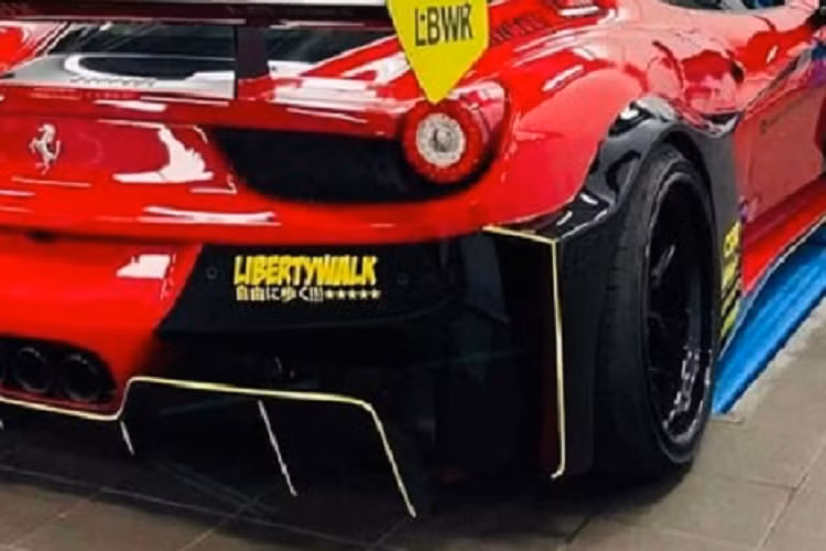 CEO của Liberty Walk từng bay sang Việt Nam cùng đội ngũ của mình thực hiện cho 1 khách hàng sở hữu Ferrari 458 Italia nhưng muốn độ xe Liberty Walk chính hãng, đây cũng là siêu xe đầu tiên sở hữu bản độ Liberty Walk tại Việt Nam.