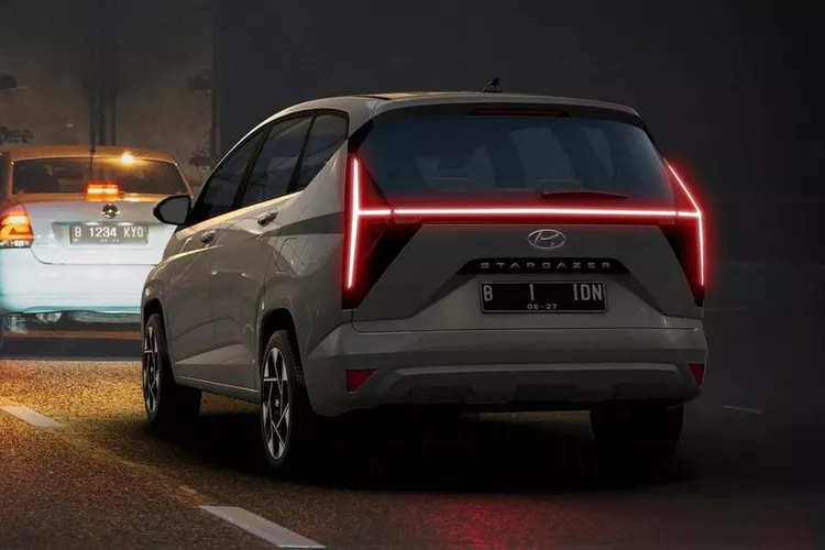 Phân khúc MPV 7 chỗ cỡ nhỏ đang là mảnh đất màu mỡ được nhiều hãng xe nhắm đến. Và hãng xe Hàn Quốc cũng không thể đứng ngoài cuộc đua khi nhanh chóng tung ra mẫu xe Hyundai Stargazer dành cho thị trường Đông Nam Á.
