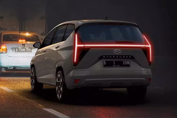 Phân khúc MPV 7 chỗ cỡ nhỏ đang là mảnh đất màu mỡ được nhiều hãng xe nhắm đến. Và hãng xe Hàn Quốc cũng không thể đứng ngoài cuộc đua khi nhanh chóng tung ra mẫu xe Hyundai Stargazer dành cho thị trường Đông Nam Á.