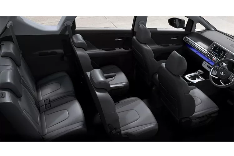 Mẫu xe này được phát triển với nhiệm vụ cạnh canh cùng các đối thủ như Toyota Avanza, Toyota Veloz, Mitsubishi Xpander, Suzuki XL7 và Ertiga. Tại Triển lãm ô tô quốc tế Gaikindo Indonesia (GIIAS), Hyundai Stargazer đã được giới thiệu với 6 phiên bản và giá bán từ 243,3 – 307,1 triệu IDR (khoảng 385 – 487 triệu đồng).