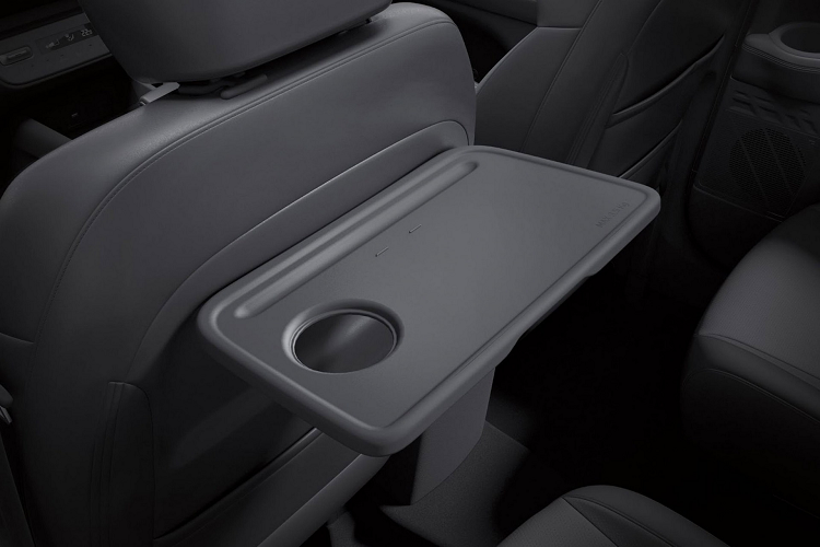 Chính vì vậy trái tim của Hyundai Stargazer sẽ là động cơ Smartstream 1.5L, 4 xi lanh cho công suất 113 mã lực tại 6.300 v/ph và mô-men xoắn 144 Nm tại 4.500 v/ph. Đi kèm lựa chọn hộp số sàn 6 cấp hoặc vô cấp IVT, kết hợp với hệ dẫn động cầu trước.