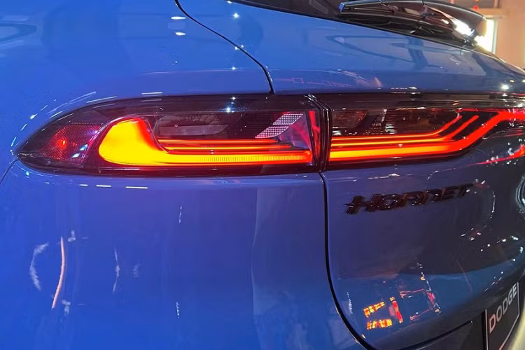 Sức mạnh đó truyền đến cầu trước, nhờ đó, giúp xe Dodge Hornet GT có thể dễ dàng tăng tốc từ vị trí xuất phát lên 97 km/h chỉ trong thời gian 6,5 giây. Đối với những người hâm mộ hiệu suất, tính năng PowerShot sẽ tăng thêm 25 mã lực tạm thời, cho phép Hornet R/T đạt tốc độ 97 km/h chỉ trong 6,1 giây.