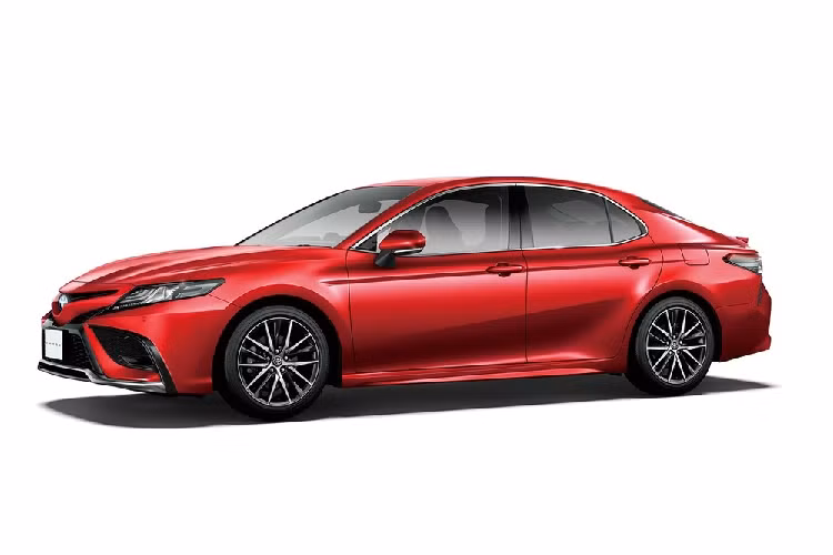 Toyota Camry thế hệ thứ 8 đã có mặt trên thị trường từ năm 2017. Trong làng ôtô Nhật Bản hiện đã xuất hiện tin đồn về Toyota Camry thế hệ mới. Tuy nhiên, trong thời gian chờ thế hệ mới ra mắt, hãng Toyota vẫn tiếp tục bổ sung những nâng cấp nhẹ cho dòng sedan ăn khách của mình.