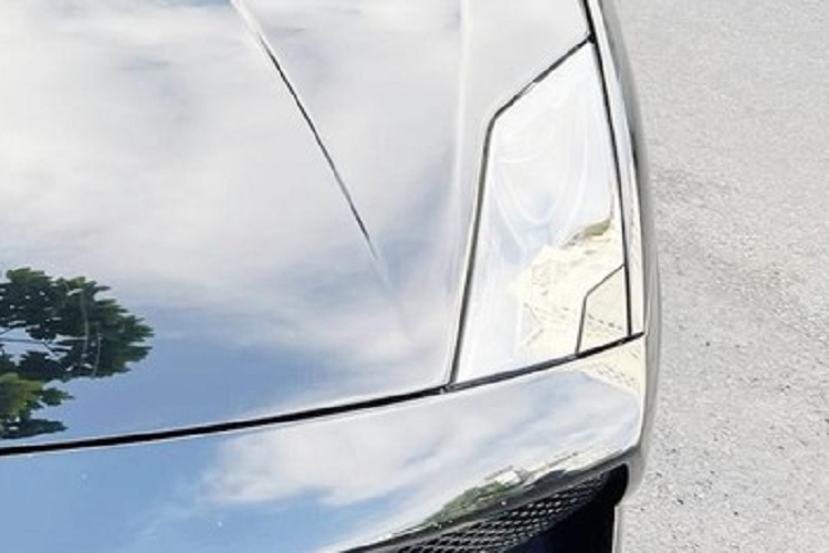 Được biết, chiếc siêu xe Lamborghini Gallardo LP570-4 Spyder Performante này từng nằm trong bộ sưu tập của 1 doanh nhân 8X có thú vui sưu tầm siêu xe và xe biển đẹp, nhưng gần 2 tháng nay, người này đã bán hết số siêu xe cùng các xe đắt tiền khác mình sở hữu, hầu hết các xe "2 cửa" đã về "đội" của nhà sưu tập xe lớn nhất Việt Nam.