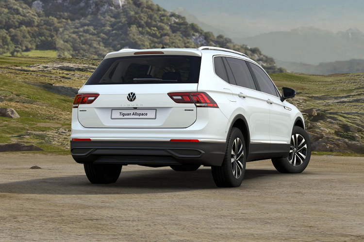Xe được dành riêng cho thị trường Australia, với 1.000 chiếc được cung cấp ban đầu bắt đầu từ tháng 8 năm nay. Mức giá xe Volkswagen Tiguan Allspace Adventure 2022 được công bố từ 51.990 đô la Úc (37.428 USD - tương đương khoảng hơn 860 triệu đồng).