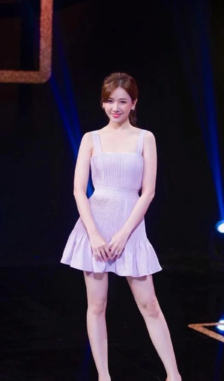 Dan my nhan Viet thoat mac “chan cot dinh”, bat ngo Van Mai Huong-Hinh-5