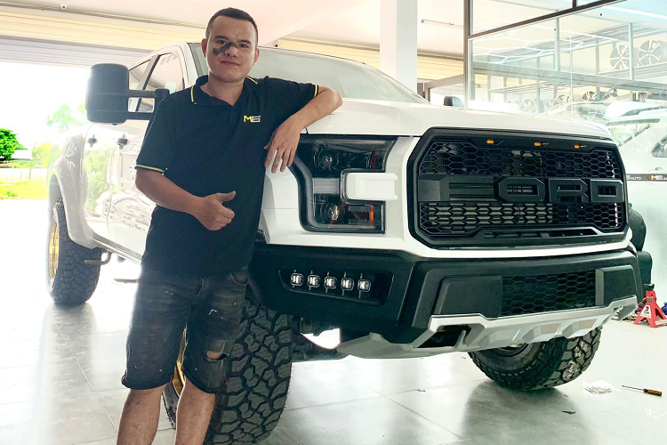 Chi phí độ riêng phần vỏ lên tới hàng trăm triệu đồng. Có những chủ xe chịu chơi hơn còn lắp thêm nhiều phụ kiện off-road chuyên dụng.