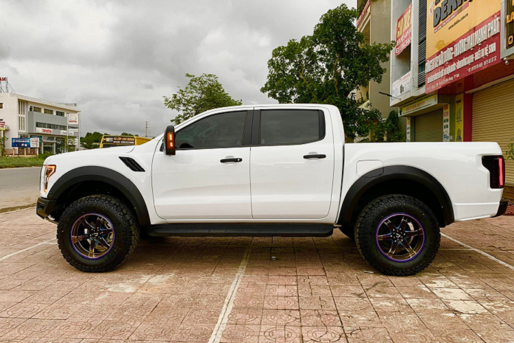 Anh Nguyễn Bá Hoàng, chủ xưởng độ HĐ Car tại Nghệ An, cho biết rằng thời gian hoàn thiện một chiếc Ranger sang phong cách F-150 mất khoảng 7-10 ngày, tuỳ thuộc vào nhu cầu của chủ xe cần lên những món gì. Xưởng độ của anh trước đây đã từng làm rất nhiều chiếc Ranger đổi sang phong cách F-150 nên đã có nhiều kinh nghiệm. Mỗi chiếc lại mang một diện mạo khác nhau, thể hiện cá tính của chủ nhân.