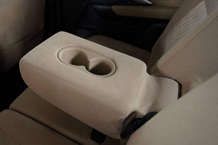 Bên cạnh đó, Mitsubishi đã nâng cấp hệ thống treo mới phía trước cho Xpander 2022 có thanh ổn định và thanh chống phuộc để tăng thêm độ cứng. Trong khi treo ở phía sau, kích thước của giảm xóc đã được điều chỉnh lại với kích thước lớn hơn, giúp tăng độ êm ái.