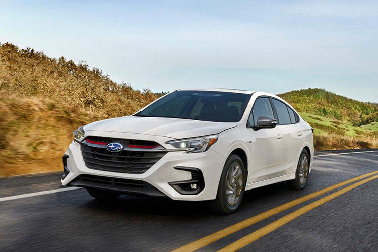 Phiên bản Touring XT cao cấp nhất được bổ sung camera 1 mắt góc rộng để phát hiện người đi bộ và xe đạp sớm hơn khi xe tiến vào giao lộ ở tốc độ thấp. Trong khi đó, phiên bản Sport có thêm hệ thống phanh tự động khi lùi và cảnh báo khi người lái mất tập trung.