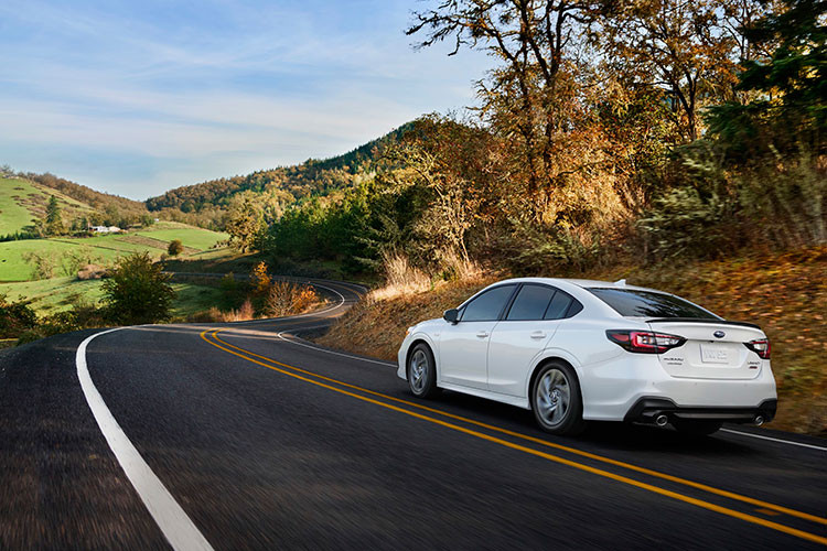 "Trái tim" của Subaru Legacy 2023 vẫn là động cơ xăng Boxer 4 xi-lanh, hút khí tự nhiên, dung tích 2.5L với công suất tối đa 182 mã lực và mô-men xoắn cực đại 238 Nm. Trong khi đó, phiên bản Sport dùng động cơ xăng 4 xi-lanh, tăng áp, dung tích 2.4L mới với công suất tối đa 260 mã lực và mô-men xoắn cực đại 375 Nm.