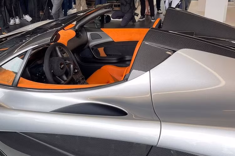 Châm ngôn cho việc biến McLaren P1 Coupe thành bản mui trần là giữ kiểu dáng gần giống với chiếc xe nguyên bản nhất có thể cũng như việc làm sao cho xe có khí động học tốt nhất và có thể là loại bỏ hẳn luôn mui xe nên nội thất phải thiết kế lại để chịu được thời tiết. Nói thì khá đơn giản nhưng bắt tay vào độ xe McLaren P1 thành bản mui trần không chỉ đơn giản cắt đi phần mui xe là xong. Hãng xe McLaren đã nghiên cứu xe P1 khá chuẩn và chi tiết khó khăn nhất trong việc độ xe này nằm ở hốc hút gió đặt trên mui xe.