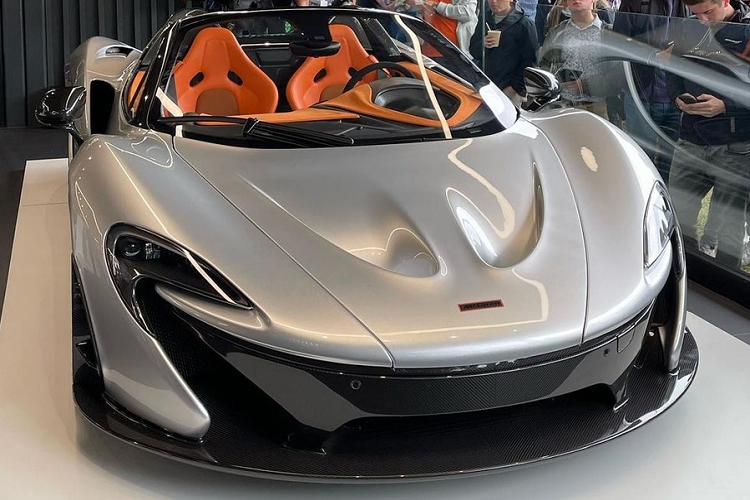 Xuất phát từ những yêu cầu của khách hàng sở hữu xe McLaren P1, ông chủ của hãng độ Lanzante đã mất rất nhiều tháng trời để bàn luận với các kỹ sư giỏi nhất của mình và kết quả đã được đưa ra khi có ý kiến của "cha đẻ" dòng xe P1, ông Paul Howse. Sẽ chỉ có 5 chiếc McLaren P1 Spider được ra đời với xe đầu tiên được bàn giao dự kiến cuối năm nay. Chi phí để độ xe McLaren P1 Spider không được tiết lộ.