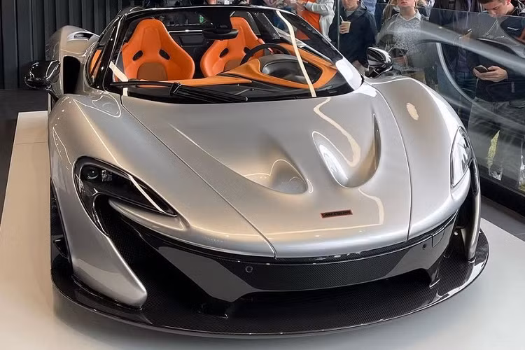 Xuất phát từ những yêu cầu của khách hàng sở hữu xe McLaren P1, ông chủ của hãng độ Lanzante đã mất rất nhiều tháng trời để bàn luận với các kỹ sư giỏi nhất của mình và kết quả đã được đưa ra khi có ý kiến của "cha đẻ" dòng xe P1, ông Paul Howse. Sẽ chỉ có 5 chiếc McLaren P1 Spider được ra đời với xe đầu tiên được bàn giao dự kiến cuối năm nay. Chi phí để độ xe McLaren P1 Spider không được tiết lộ.