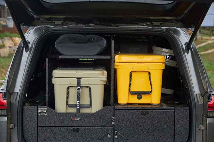 Nằm dưới nắp ca-pô của chiếc Lexus LX600 độ off-road vẫn là khối động cơ V6 3.5 lít tăng áp kép quen thuộc, sản sinh công suất 409 mã lực và mô-men xoắn 649 Nm.