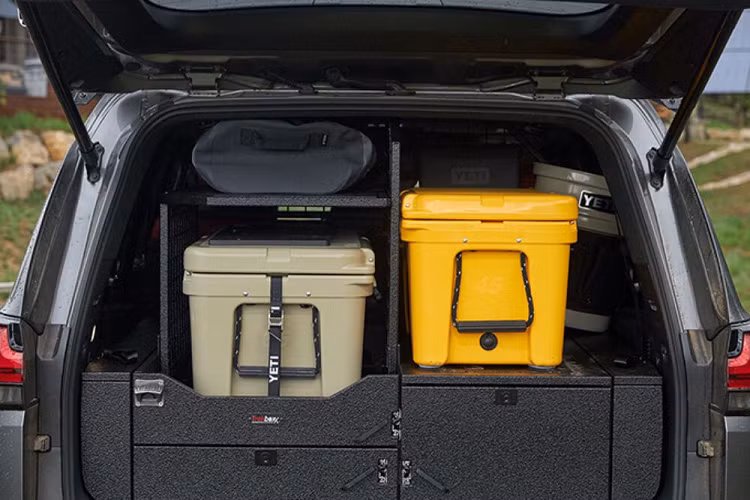 Nằm dưới nắp ca-pô của chiếc Lexus LX600 độ off-road vẫn là khối động cơ V6 3.5 lít tăng áp kép quen thuộc, sản sinh công suất 409 mã lực và mô-men xoắn 649 Nm.