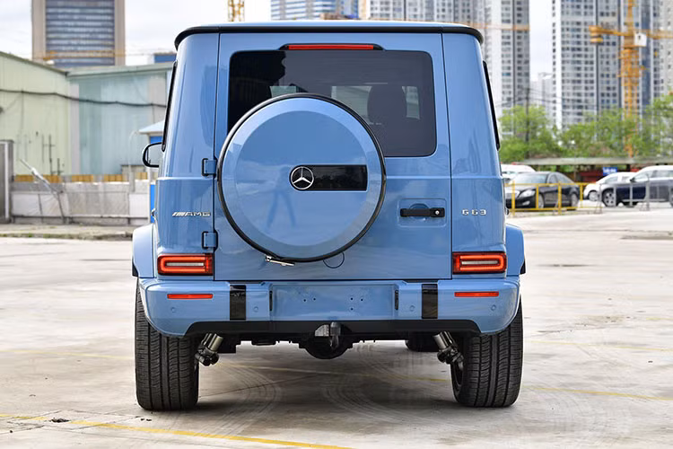 Hiện chưa rõ mức giá xe Mercedes-AMG G63 China Blue này, chỉ biết rằng giá xe Mercedes-AMG G63 mới nhất tại Việt Nam thuộc diện phân phối chính hãng là 10,83 tỷ đồng, các đại gia Việt ước tính phải bỏ ra số tiền trên 12 tỷ đồng để giúp Mercedes-AMG G63 đời mới lăn bánh trên đường.