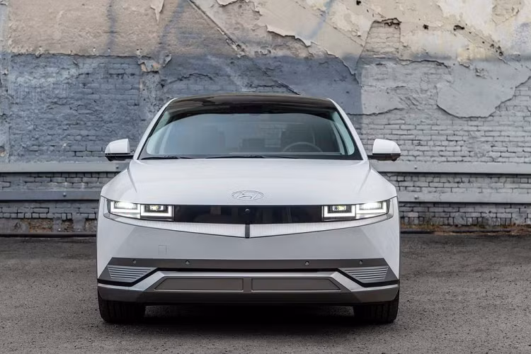 Danh sách các các mẫu xe tham gia giải “Xe của Năm trên Thế giới 2022” ban đầu gồm 28 mẫu xe. Sau khi được đánh giá bởi hội đồng ban giám khảo gồm 102 nhà báo ô tô quốc tế từ 33 quốc gia thì chỉ còn 3 mẫu xe lọt được vào vòng chung kết. Tương tự, giải thưởng “Xe Điện Thế giới 2022” ban đầu có 11 mẫu xe tham gia, sau khi bình chọn chỉ còn 3 mẫu xe vào chung kết.