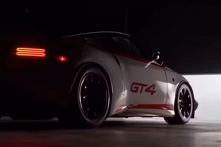 Các thông số kỹ thuật chi tiết hơn của xe sẽ được tiết lộ tại triển lãm SEMA 2022 ở Mỹ, diễn ra vào ngày 1-4 tháng 11/2022. Xe sẽ bắt đầu được bán ra từ nửa đầu năm 2023, giá xe Nissan Z GT4 2022 chưa công bố nhưng dự kiến sẽ không chênh lệch quá lớn so với bản Z Proto Spec cao cấp nhất hiện nay của xe tiêu chuẩn giá 52.990 USD ( khoảng 1,226 tỷ đồng).