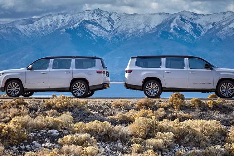 Ngoài ra, hệ dẫn động Quadra-Trac II còn kết hợp với khóa vi sai chống trượt điện tử ở cầu sau và cảm biến có thể dự đoán trước địa hình để điều chỉnh mô-men xoắn cho phù hợp.