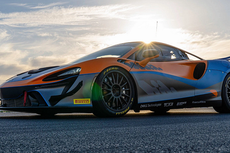 Hệ thống treo và hệ thống phanh cũng được tinh chỉnh lại nhằm mang đến hiệu quả vận hành tốt hơn. Artura GT4 cũng được bổ trợ hệ thống chống bó cứng phanh ABS thể thao, chức năng kiểm soát độ bám có thể tùy chỉnh được cùng nhiều tùy chọn an toàn khác.