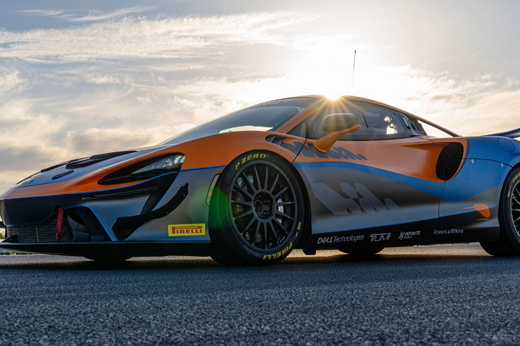 Được thiết kế trên nền tảng khung gầm siêu nhẹ bằng sợi carbon (MCLA), McLaren Artura GT4 nhẹ hơn 570S GT4 hơn 100 kg. Việc lược bỏ hệ thống hybrid cũng giúp chiếc xe nhẹ hơn phiên bản thương mại khoảng 130 kg. Hiện tại, McLaren Artura GT4 đang được phân phối bởi McLaren Motorsport Retailers và có khả năng thi đấu ngay trong mùa giải 2023.