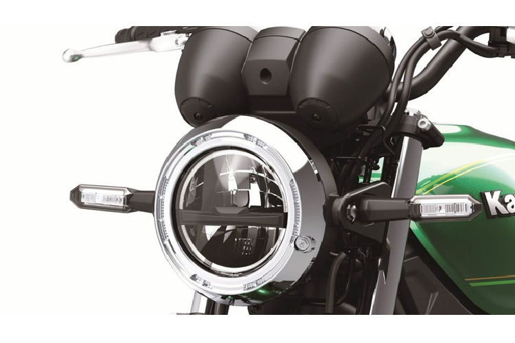 Ngoài các trang bị trên, Kawasaki Z650RS mang ngoại hình hoàn toàn khác biệt so với người anh em naked bike. Thuộc dòng xe RS, mẫu Z650RS mang trên mình kiểu dáng tân cổ điển tương tự như Z900RS, kết hợp phong cách cổ điển cùng các đường nét và trang bị hiện đại. Bình xăng của xe có hình giọt nước mềm mại với dung tích 12 lít.