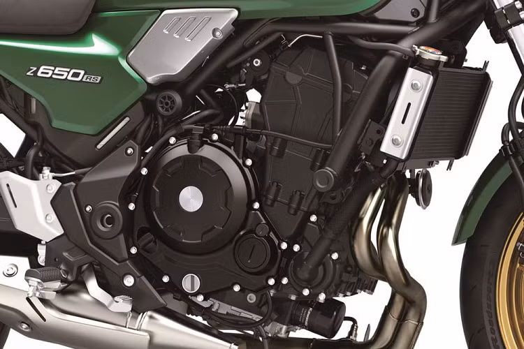 Được phát triển dựa trên mẫu naked bike Kawasaki Z650, vì vậy Kawasaki Z650RS hoàn toàn mới có chung khung sườn, động cơ và hệ thống treo với mẫu naked bike.