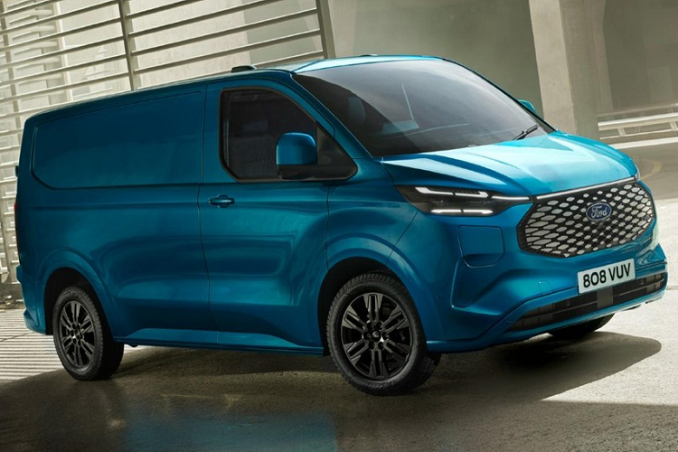 Trong năm 2021, hãng Ford đã thành lập thương hiệu con chuyên về ôtô thương mại mang tên Pro. Mới đây, Ford Pro đã tung ra những hình ảnh đầu tiên của mẫu xe Ford E-Transit Custom 2023 mới.