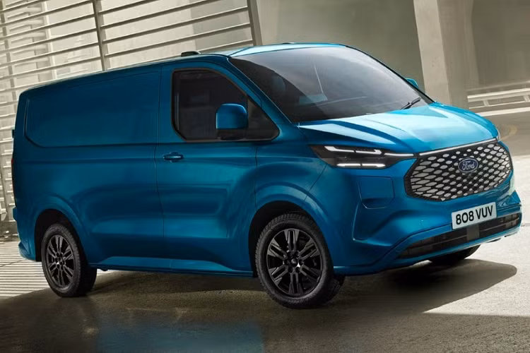 Trong năm 2021, hãng Ford đã thành lập thương hiệu con chuyên về ôtô thương mại mang tên Pro. Mới đây, Ford Pro đã tung ra những hình ảnh đầu tiên của mẫu xe Ford E-Transit Custom 2023 mới.