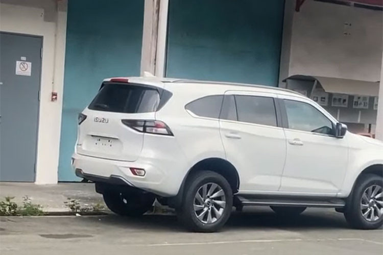 Đầu tiên là máy 1.9L cho công suất tối đa 150 mã lực và mô-men xoắn cực đại 350 Nm còn loại thứ 2 là động cơ 4 xi-lanh, dung tích 3.0L với các thông số tương ứng là 190 mã lực và 450 Nm. Tùy phiên bản, xe sẽ được trang bị hộp số sàn 6 cấp hoặc tự động 6 cấp, hệ dẫn động cũng chia làm loại 1 cầu hoặc 2 cầu.