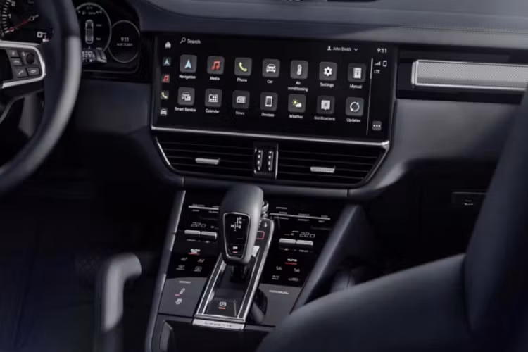 Ở bên trong, Cayenne Platinum Edition sẽ trang trí dây đai an toàn màu xám xi măng, các chi tiết viền nhôm nổi bật và ốp bảo vệ bậc lên xuống bằng nhôm, dập nổi dòng chữ “Platinum Edition”.