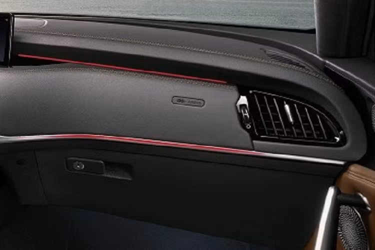 Tại thị trường nội địa Hàn Quốc, Kia Stinger Tribute Edition chỉ được phân phối với số lượng đúng 200 chiếc và giá bán dao động từ 48,25 - 56,5 triệu Won (khoảng 893 triệu đến 1,04 tỷ đồng). Dây chuyền sản xuất Kia Stinger sẽ được chuyển sang để lắp ráp Carnival Hybrid mới.