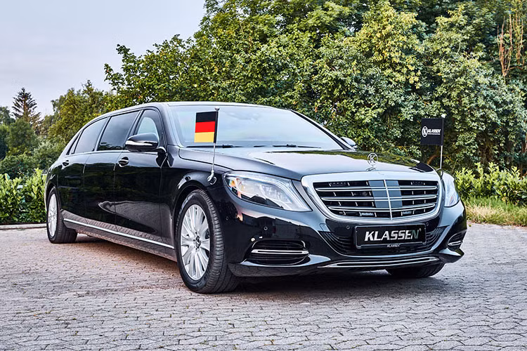 Ngoài ra, chiếc S650 có khả năng chống đạn đạt chuẩn VR8, nghĩa là có thể chặn được đạn súng trường 7,62 mm. Vì trục cơ sở được kéo dài nên không gian nội thất của chiếc xe sang này khá rộng rãi với 6 chỗ ngồi.