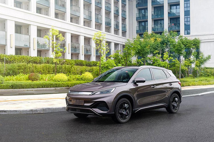 Ở phiên bản này, sức mạnh đến từ một mô tơ điện duy nhất được gắn ở phía trước, mang lại công suất cực đại 201 mã lực và 310 Nm mô-men xoắn. Tùy thuộc vào bộ pin, mẫu crossove này có thể đi được quãng đường từ 430 - 510 km được đo bằng quy trình kiểm tra phạm vi xe điện nội địa của Trung Quốc.