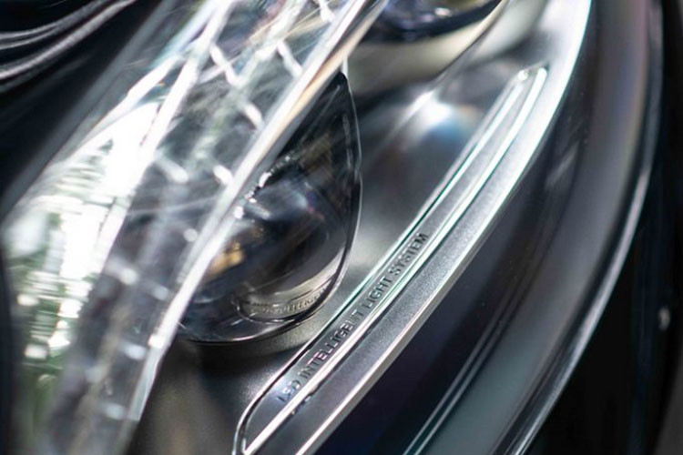 Mới đây thôi, trên mạng xã hội xuất hiện hình ảnh chiếc xe siêu sang cực đỉnh Mercedes-Maybach S600 Pullman của ông Trịnh Văn Quyết có mặt tại bãi gửi xe ở Đền Hùng, tỉnh Phú Thọ.