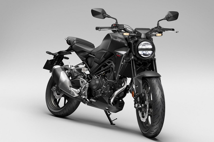 Được biết phuộc trên Honda CB300R thế hệ mới này là trang bị thừa hưởng từ đàn anh CB650R, nhưng được hiệu chỉnh lại ở lò xo và hành trình nhằm thích hợp cho xe nhỏ, mang đến khả năng giảm chấn tốt hơn, đồng thời giúp xe vận hành chắc chắn hơn.